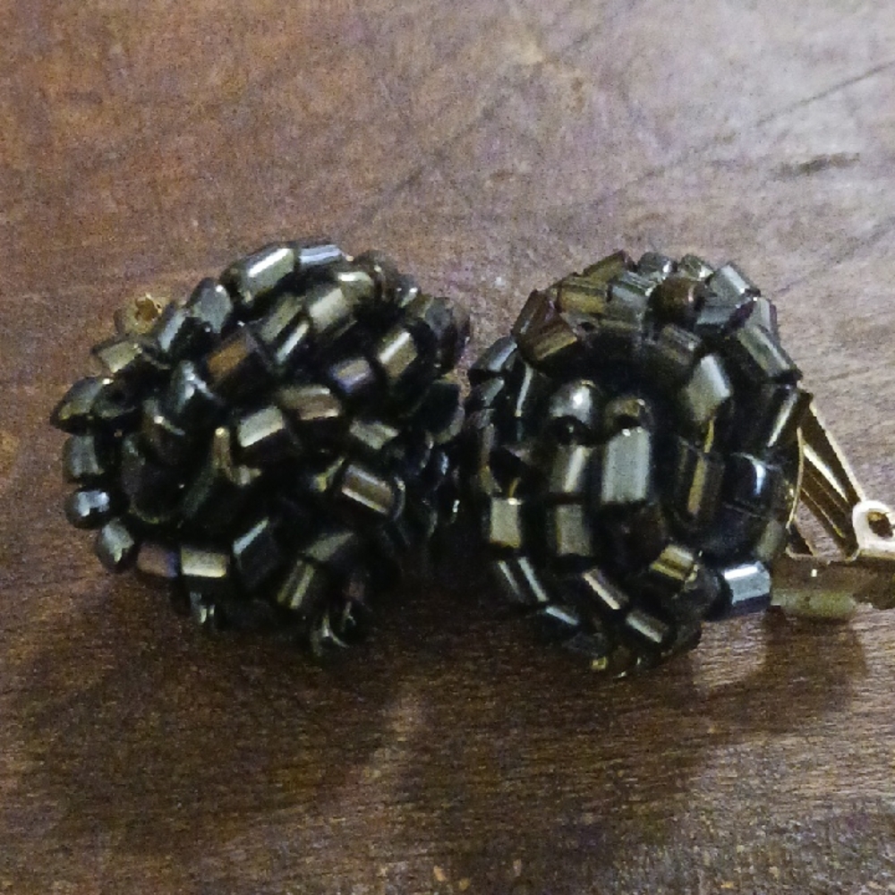 Source Unknown Black Beaded Earrings - image 1